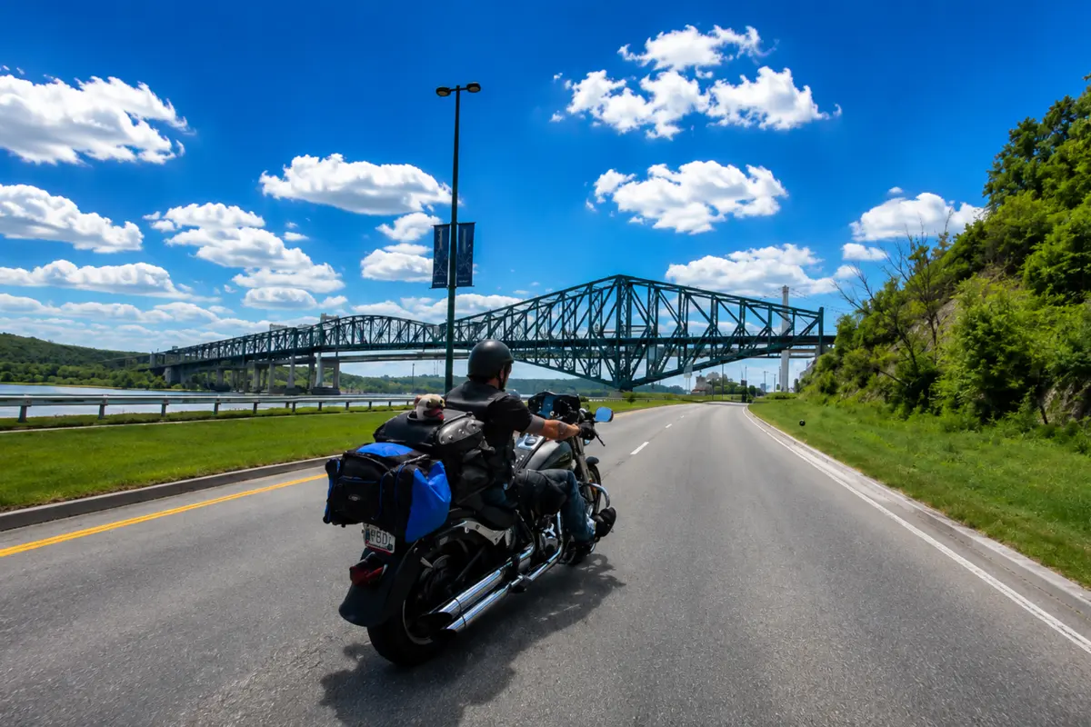 Boulevard Champlain motorcycle ride with Harley in front of the Quebec Bridge
