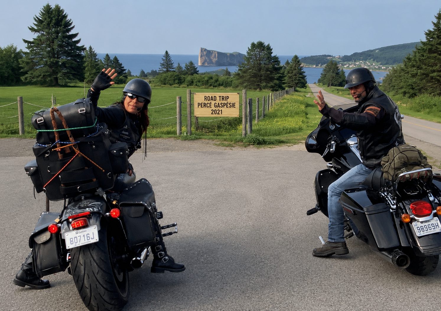 Patricia et Joryce en road trip moto, Percé, Gaspésie