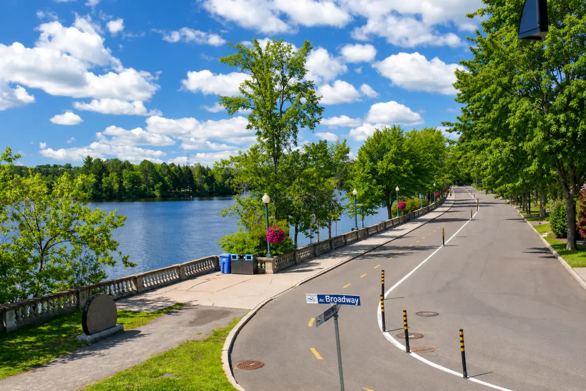 Promenade du Saint-Maurice au bord de la rivière à Shawinigan