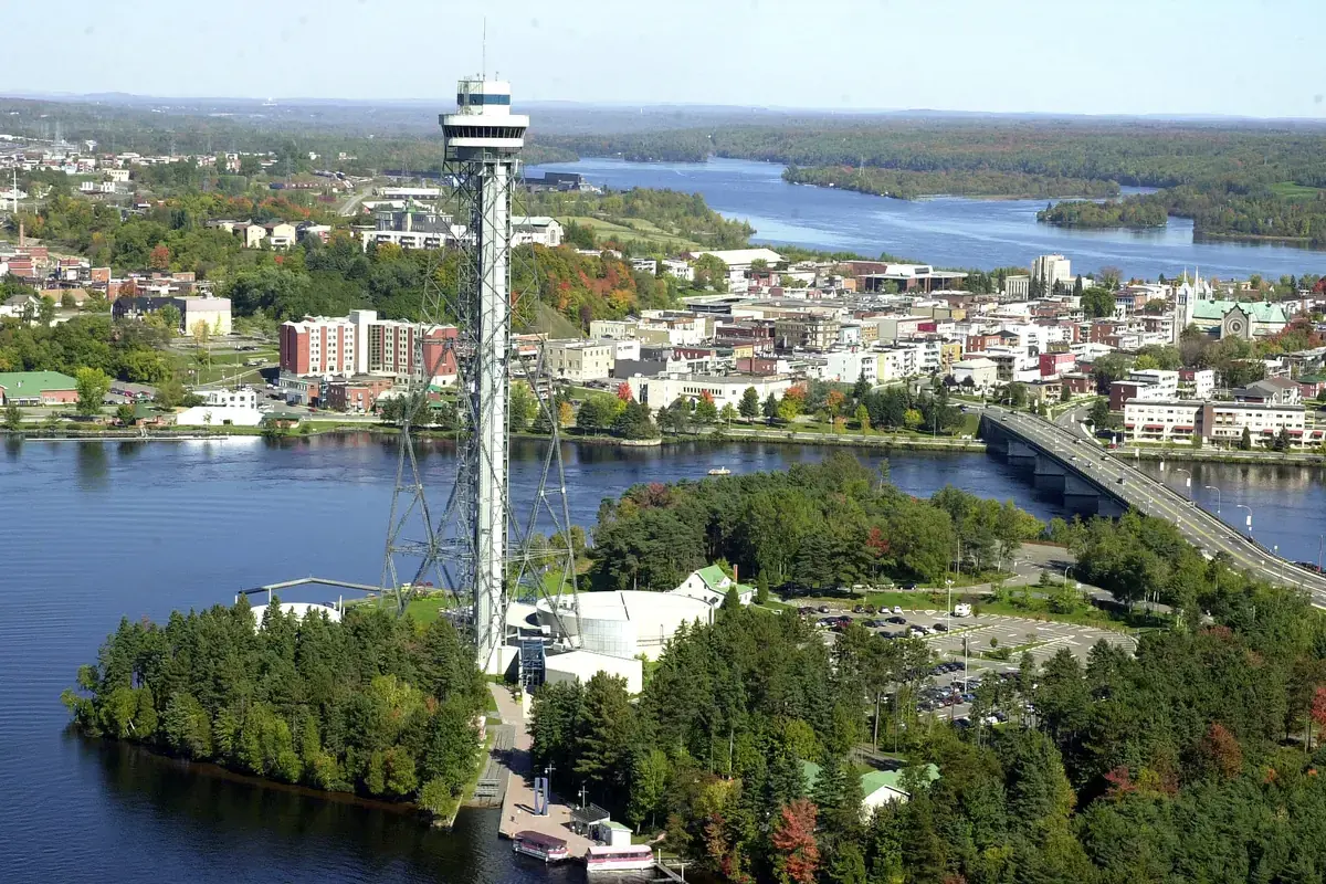 Tour d’observation Hydro-Québec de la Cité de l’énergie avec vue sur Shawinigan et la rivière Saint-Maurice